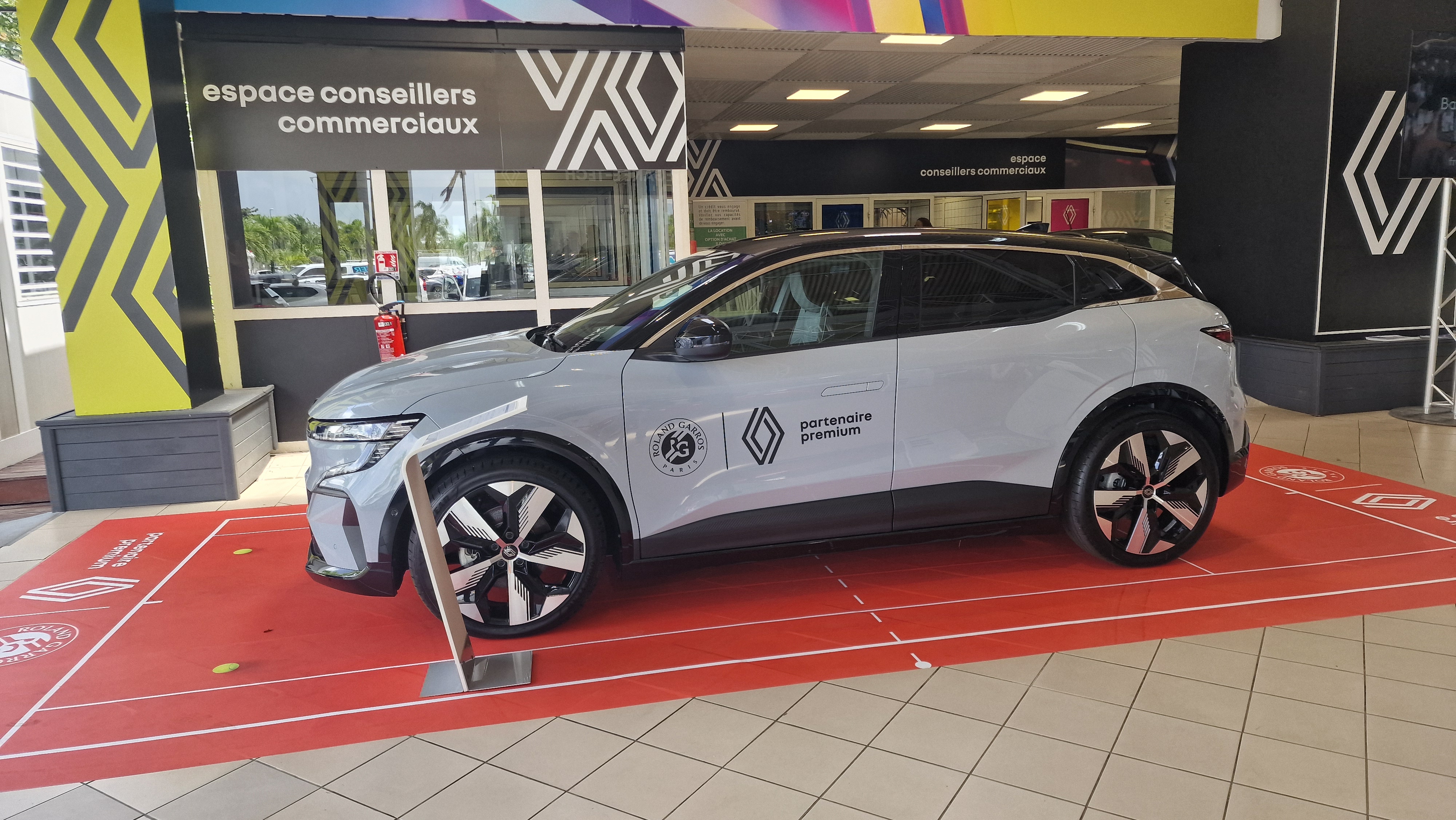 Covering Renault Automobile